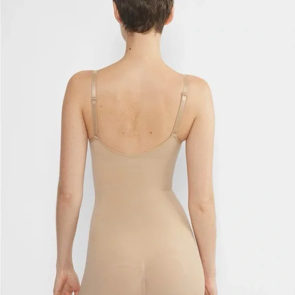 Aritzia Nude Full-Body Shaping Short Bodysuit - Picture 5 of 10